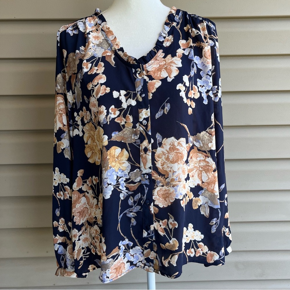 •Well Worn• Navy Floral Blouse with Ruffle Detail - Size Large